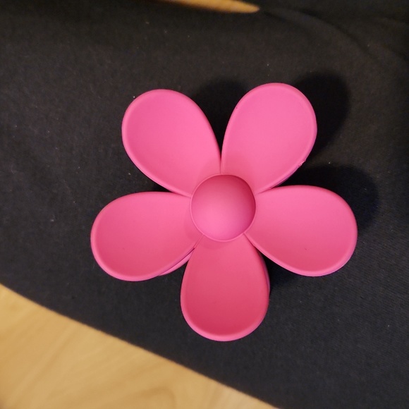 Accessories - Pink flower hair clip